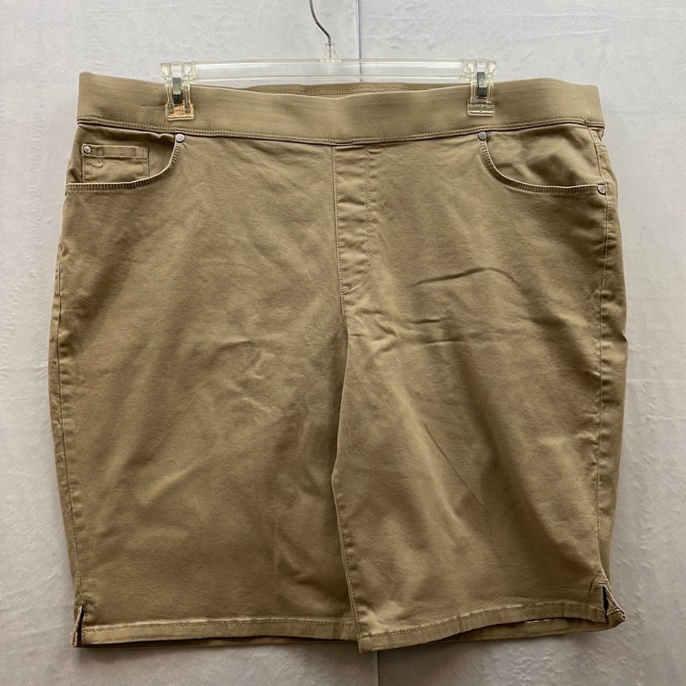 Gloria Vanderbilt Tan Bermuda Shorts